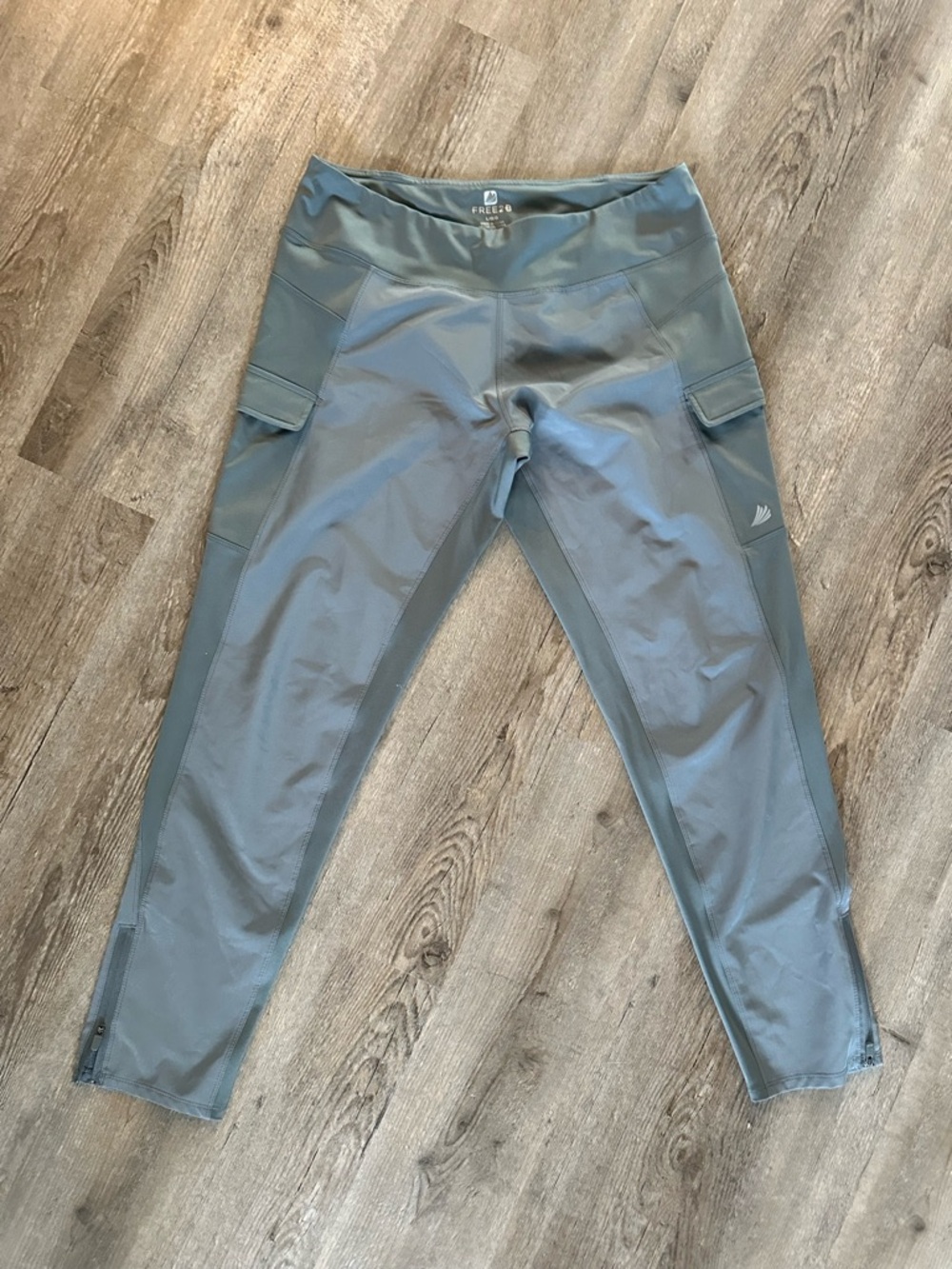 Freeze Women's Gray Active Cargo Leggings